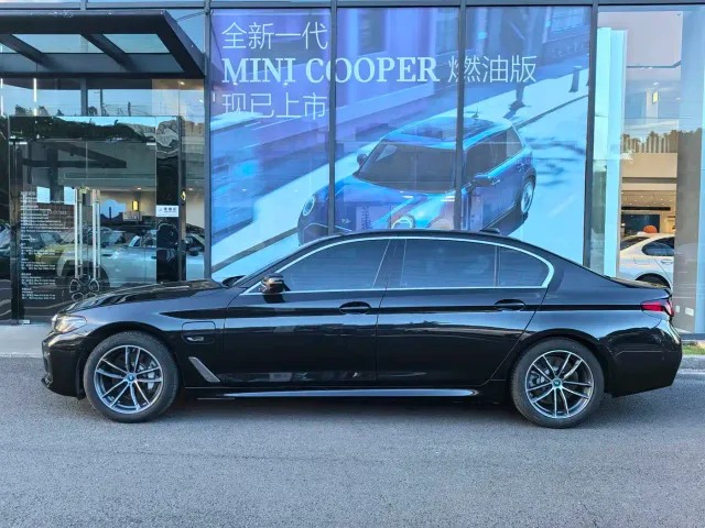 BMW 5 Series — Фото автомобиля 8