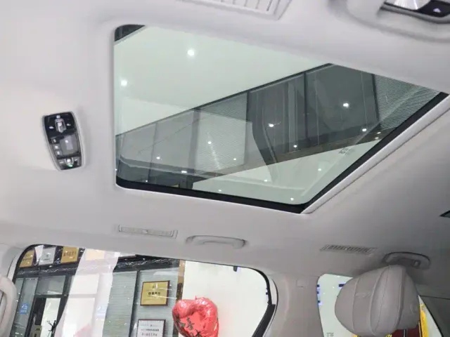 Roewe iMAX8 — Фото автомобиля 12