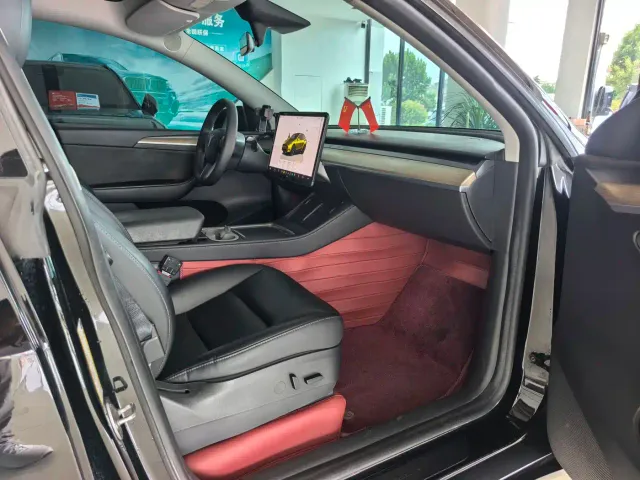 Tesla Model Y — Фото автомобиля 4