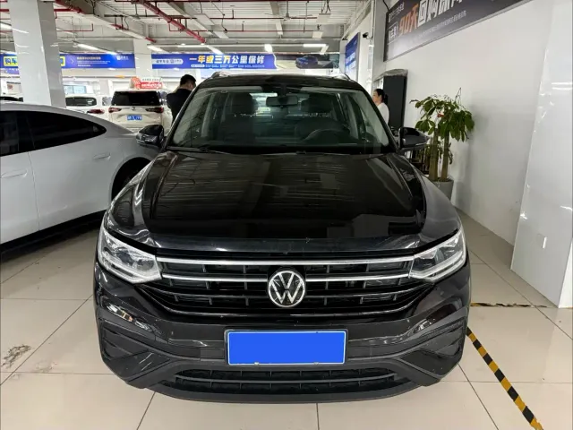 Volkswagen Tiguan L — Фото автомобиля 2