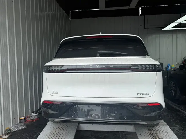 Voyah Auto VOYAH FREE 2021 AWD Standard Range Extender Exclusive Luxury Package — Фото автомобиля 9