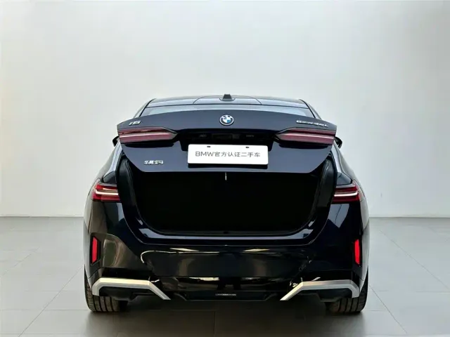 BMW i5 — Фото автомобиля 6