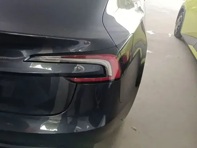 Tesla Model 3 — Фото автомобиля 7