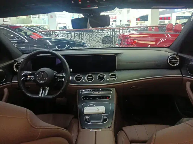 Mercedes-Benz E-Class — Фото автомобиля 5
