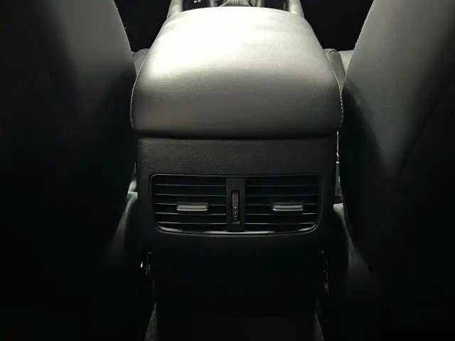 Mazda Axela — Фото автомобиля 8