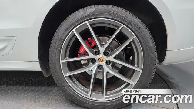 Porsche Macan — Фото автомобиля 17