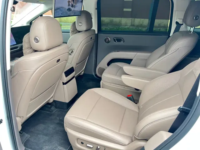 Li Auto i8 — Фото автомобиля 5