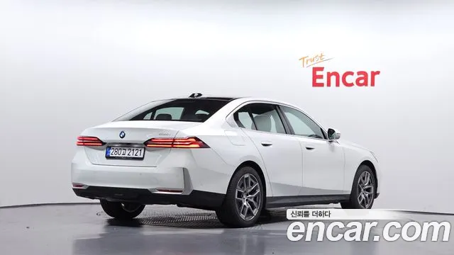 BMW 5 Series G60 — Фото автомобиля 2