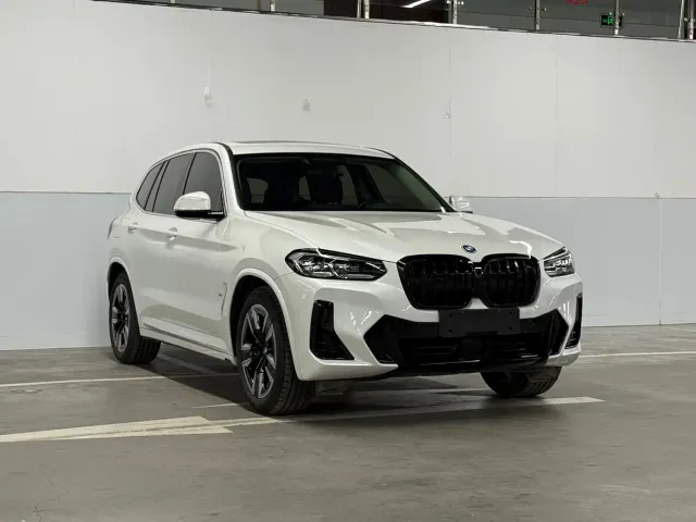 BMW iX3 — Фото автомобиля 3