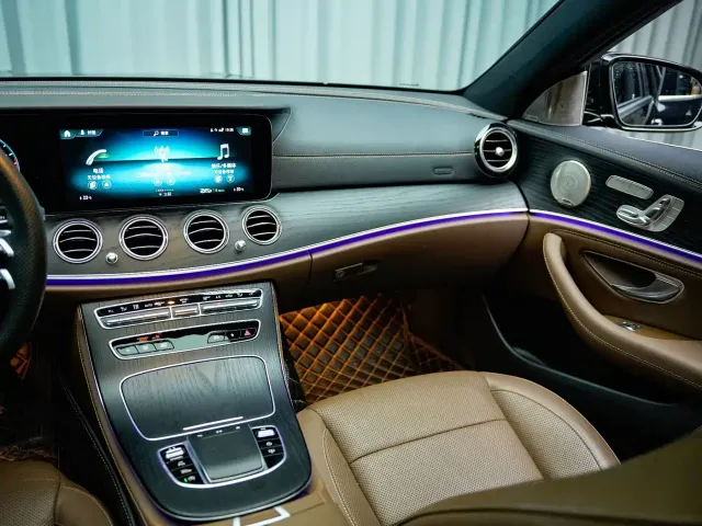 Mercedes-Benz E-Class — Фото автомобиля 7