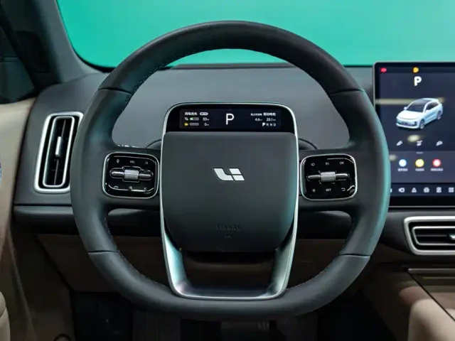 Li Auto L6 — Фото автомобиля 14