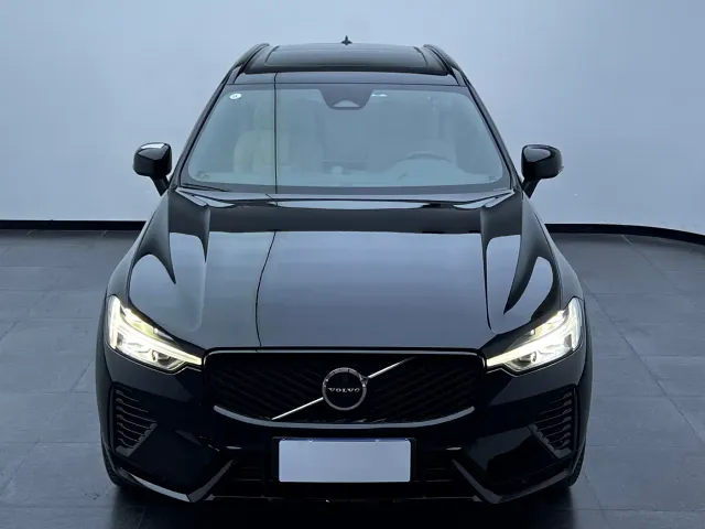 Volvo XC60 — Фото автомобиля 2