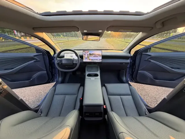 Nissan Nissan N6 2025 Mid Configuration — Фото автомобиля 25