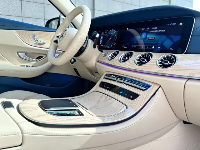Mercedes-Benz E-Class — Фото автомобиля 12