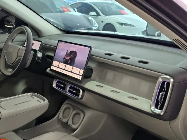 Leapmotor B10 — Фото автомобиля 13