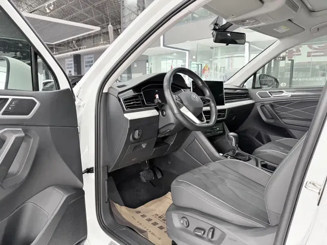 Volkswagen Tiguan L — Фото автомобиля 4
