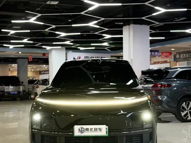 Li Auto L9 — Фото автомобиля 2