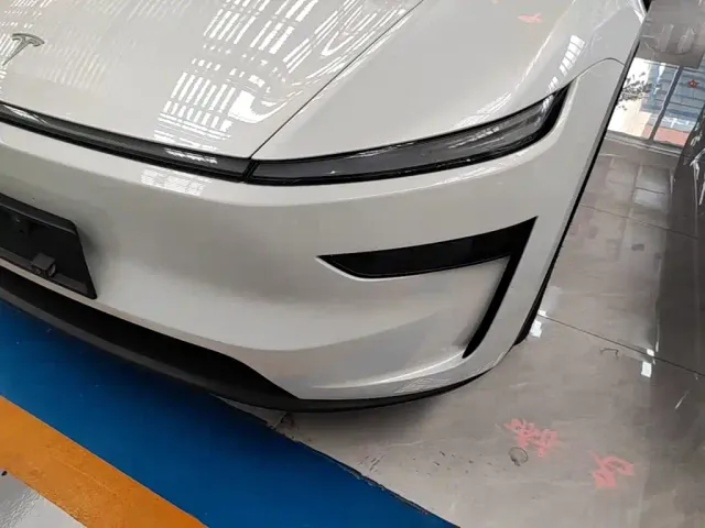 Tesla Model Y — Фото автомобиля 23