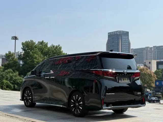 Toyota Alphard — Фото автомобиля 3