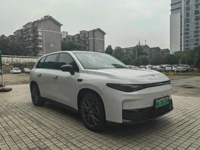 Leapmotor C10 — Фото автомобиля 3
