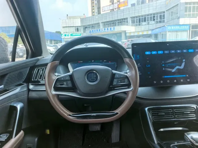BYD Tang — Фото автомобиля 8