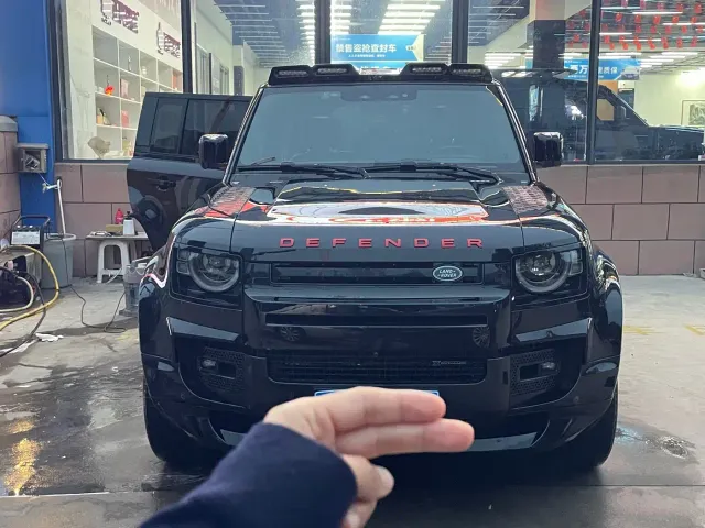 Land Rover Defender — Фото автомобиля 2