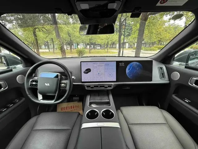 Li Auto L9 — Фото автомобиля 11