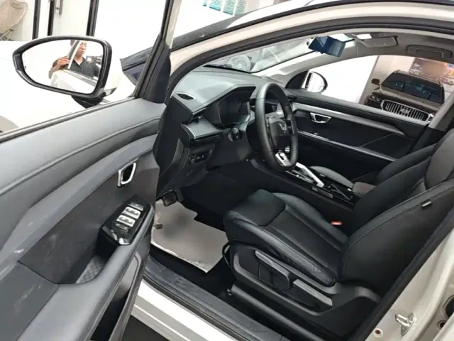 Wuling Asta — Фото автомобиля 15