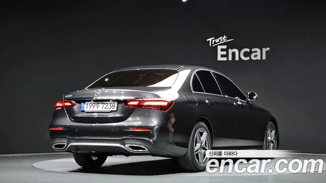 Mercedes-Benz E-Class — Фото автомобиля 2