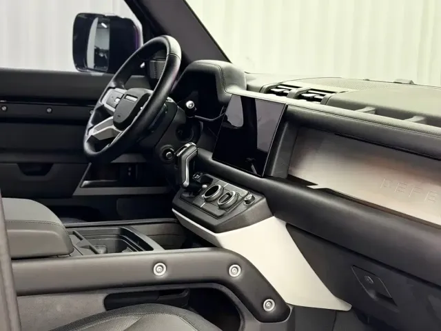 Land Rover Defender — Фото автомобиля 15