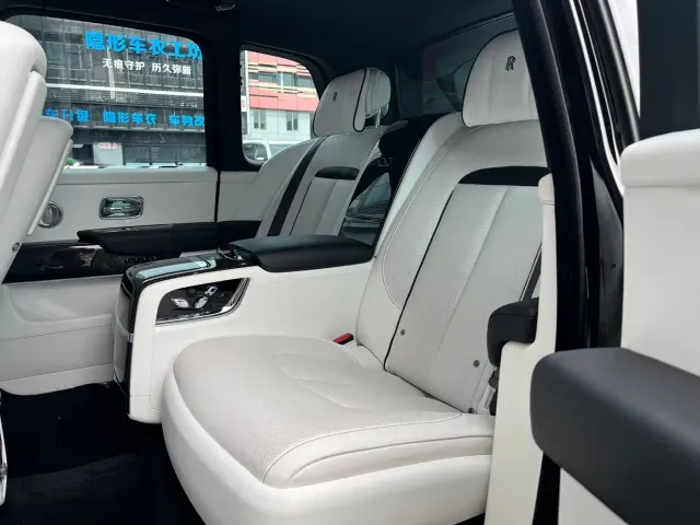 Rolls-Royce Cullinan — Фото автомобиля 11