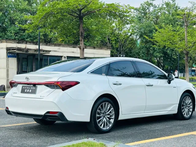 Toyota Avalon 2024 Hybrid 2.0L Luxury Edition — Фото автомобиля 8