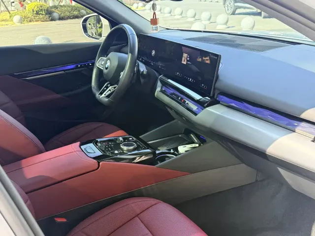 BMW 5 Series — Фото автомобиля 11