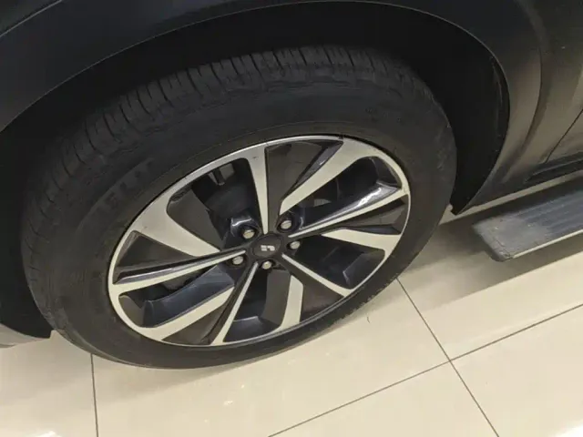 Li Auto ONE — Фото автомобиля 22