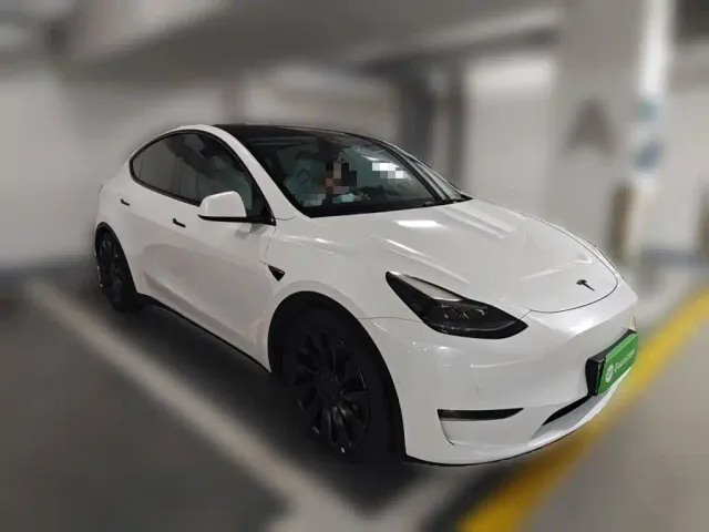 Tesla Model Y — Фото автомобиля 3