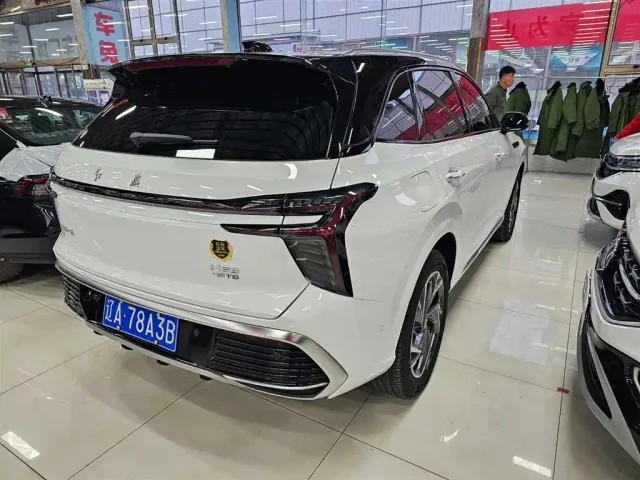 Hongqi HS3 — Фото автомобиля 5