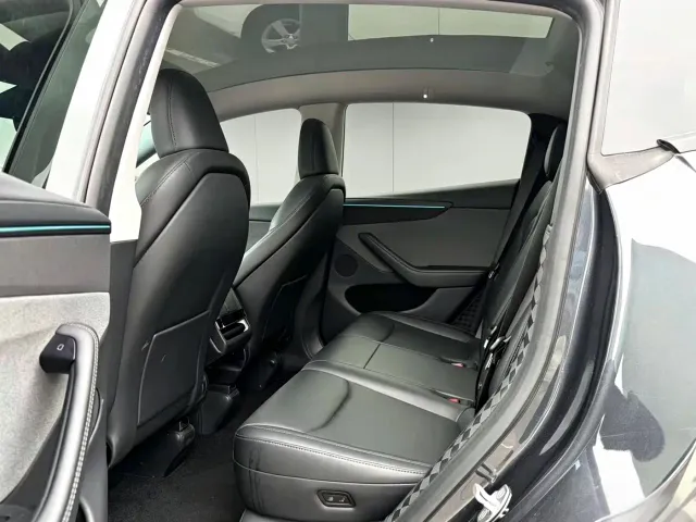 Tesla Model Y — Фото автомобиля 3