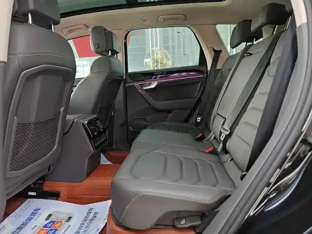 Volkswagen Touareg — Фото автомобиля 12