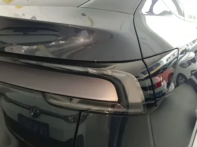 Tesla Model Y — Фото автомобиля 7