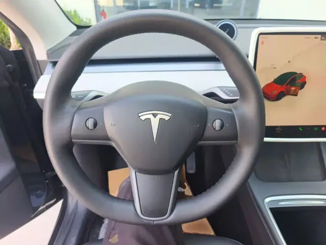 Tesla Model Y — Фото автомобиля 10