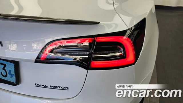 Tesla Model 3 — Фото автомобиля 23