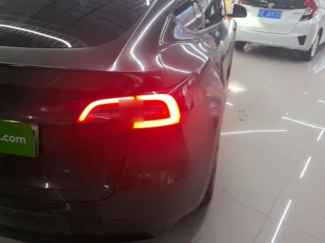 Tesla Model Y — Фото автомобиля 7