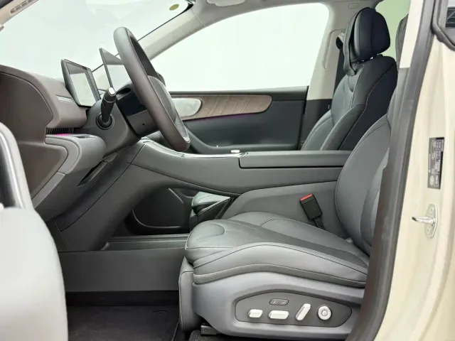 Leapmotor C11 — Фото автомобиля 5