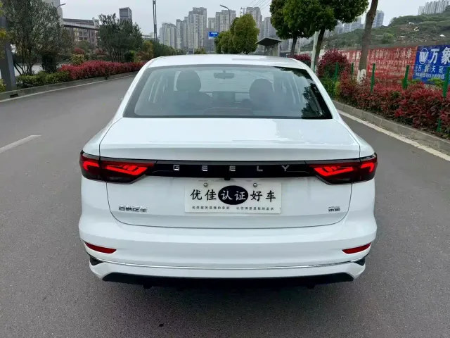 Geely Emgrand — Фото автомобиля 8
