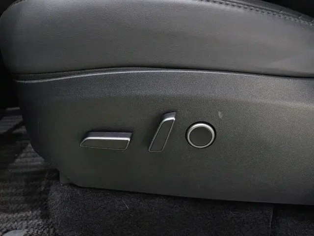 Tesla Model Y — Фото автомобиля 21