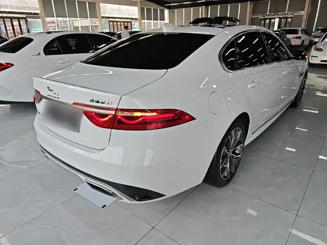 Jaguar XFL — Фото автомобиля 6