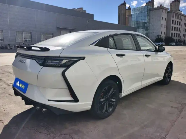 Dongfeng Yixuan — Фото автомобиля 3