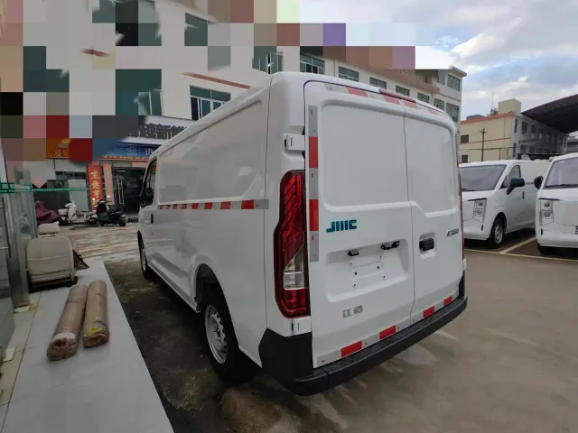 JMC E-Fushun — Фото автомобиля 6