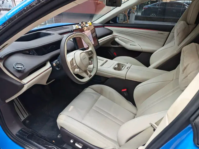 Xiaomi SU7 — Фото автомобиля 7