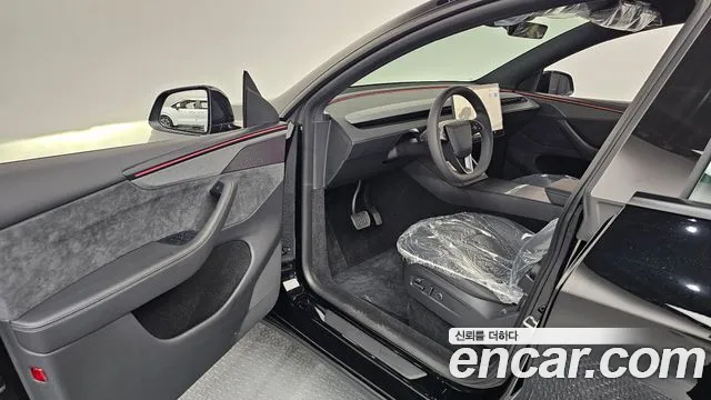 Tesla Model Y — Фото автомобиля 10
